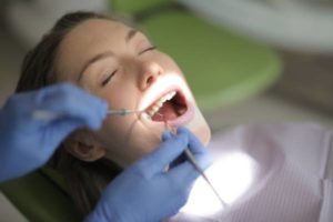 Pourquoi faire une visite régulière chez un dentiste ?